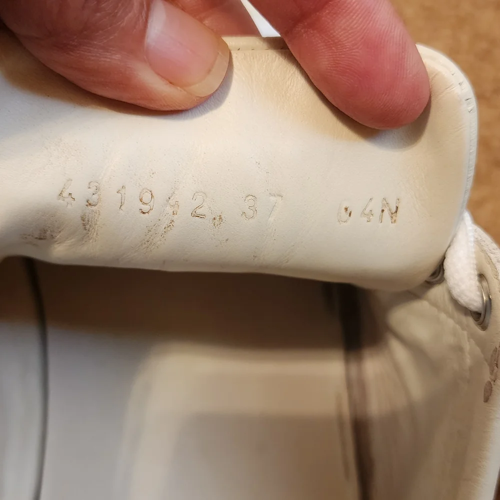 Gucci Ace Bee Sneakers - Picture 15 of 16